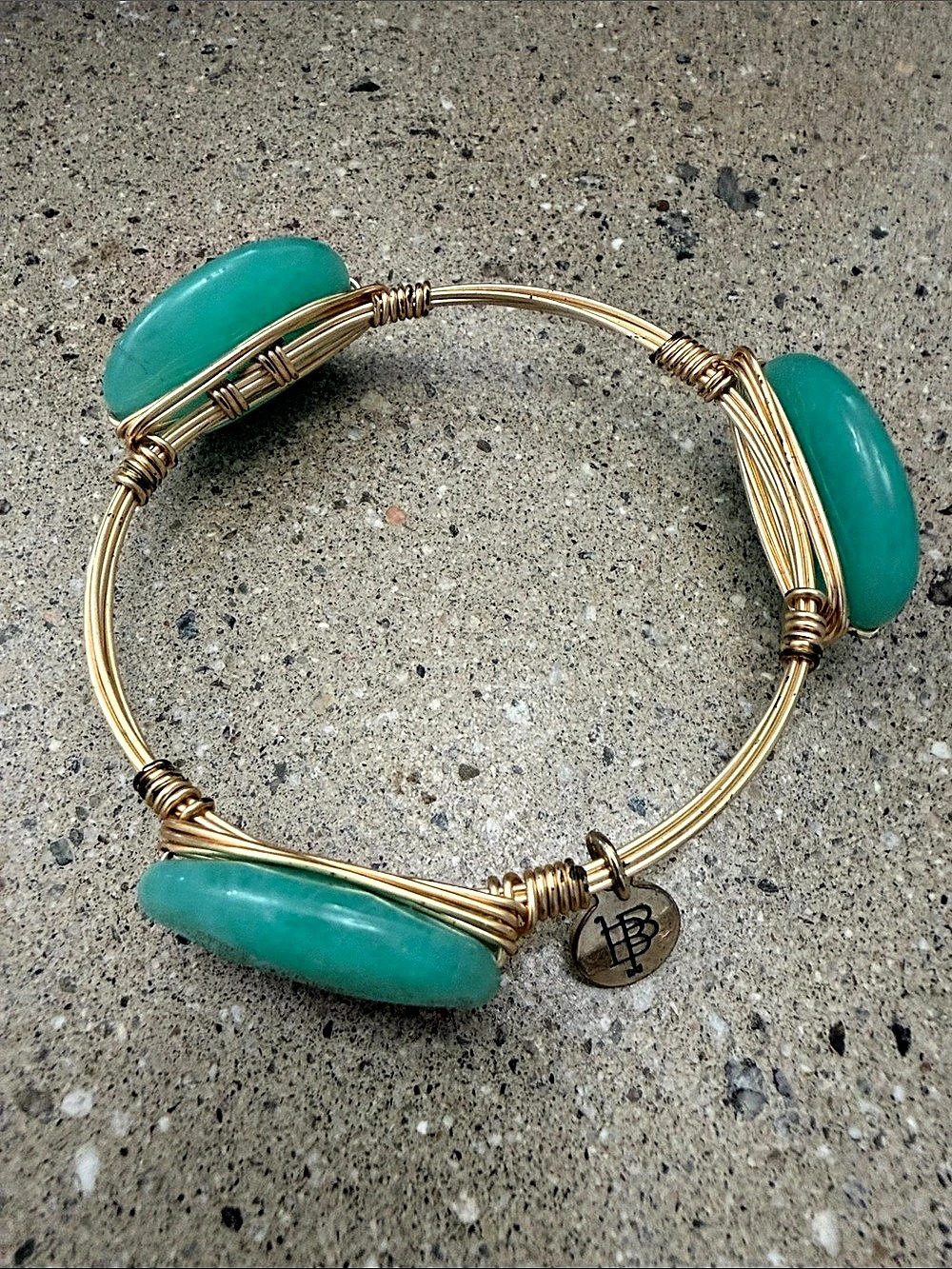 Bourbon and Bow ties Green Stone Gold-Tone Wire Bracelet Like New